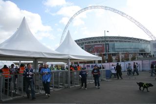 Nov 2009 NFL Tailgate Party Comes to the UK with Mojo Barriers!